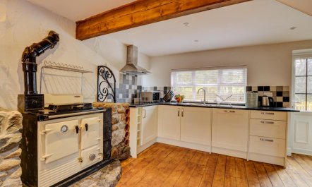 3 Bed in Llanrhychwyn 1