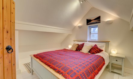 3 Bed in Llanrhychwyn 6