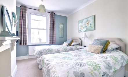 4 Bed in Whitby 9