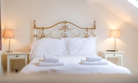 4 Bed in Whitby 8