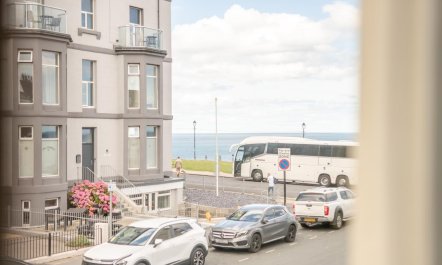 4 Bed in Whitby 6