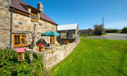 1 Bed in Aberdaron 1