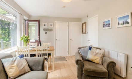 2 Bed in Weybourne 4