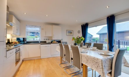 4 Bed in St Columb 2