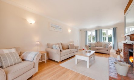 3 Bed in Trimingham 2