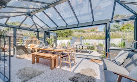 4 Bed in Mawgan Porth