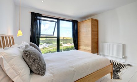 4 Bed in Mawgan Porth 8
