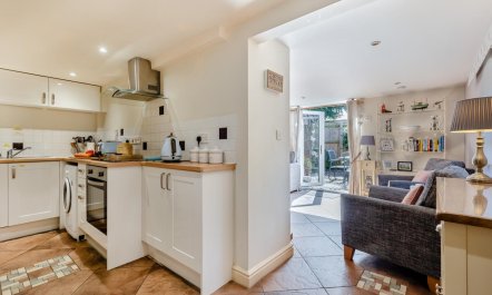 2 Bed in Weybourne 5