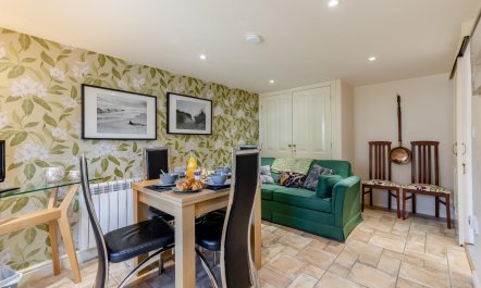 2 Bed in Weybourne 3