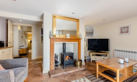 2 Bed in Weybourne 1