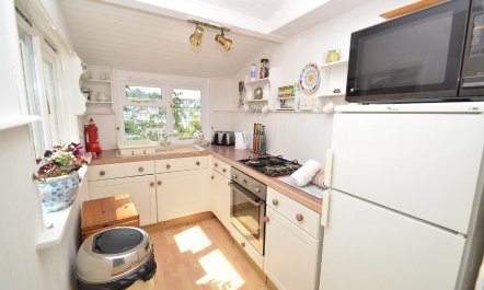 3 Bed in Dartmouth 8