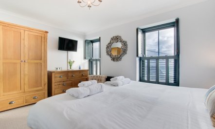 2 Bed in Porthleven 6