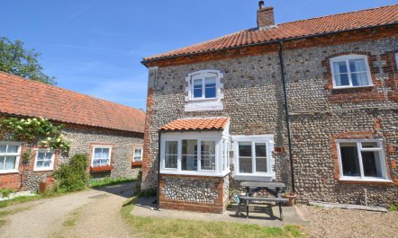 2 Bed in Blakeney 1