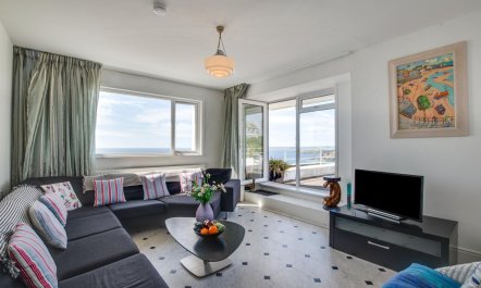 5 Bed in Praa Sands 1