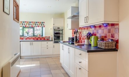3 Bed in Sustead 4
