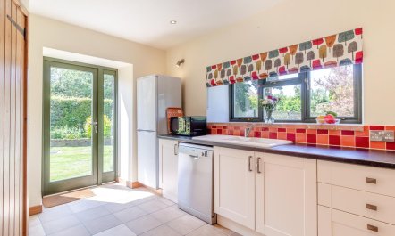 3 Bed in Sustead 5