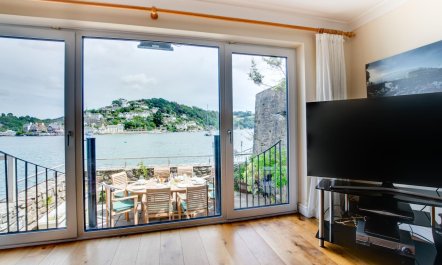 4 Bed in Dartmouth 1