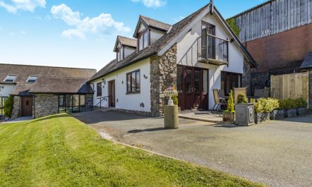 4 Bed in Caersws