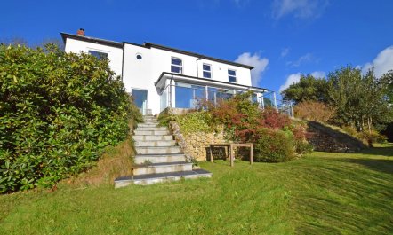 4 Bed in Morcombelake 4