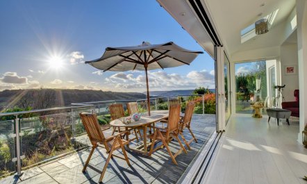 4 Bed in Morcombelake