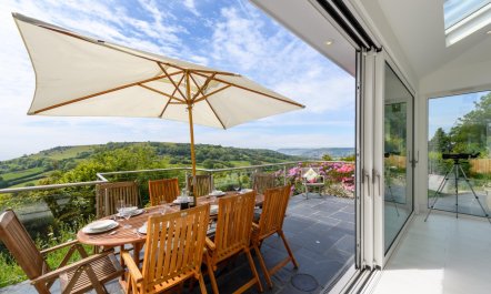 4 Bed in Morcombelake 1