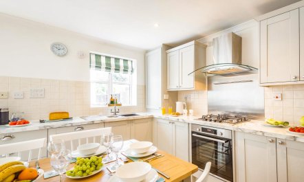 4 Bed in Pwllheli 2