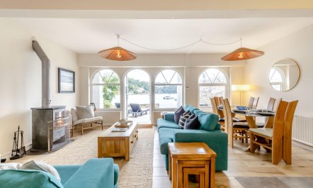 2 Bed in Dartmouth 5