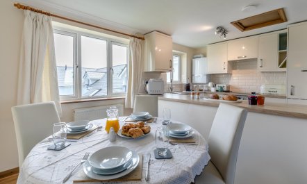 2 Bed in Padstow 3