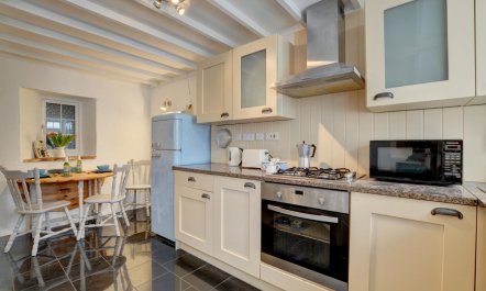 2 Bed in West Down 3