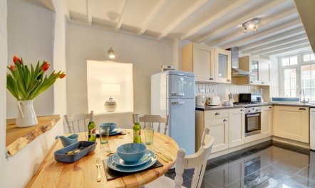 2 Bed in West Down 1