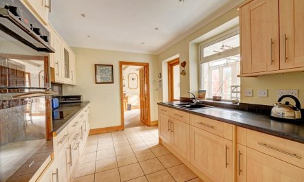 4 Bed in Tenby 3