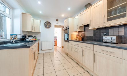4 Bed in Tenby 1