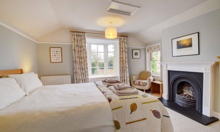 3 Bed in Woodbridge 7