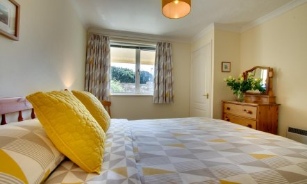 2 Bed in Clifton Court 4