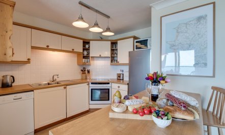 2 Bed in Clifton Court 6