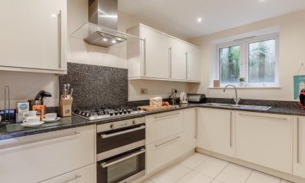 4 Bed in St Columb 3