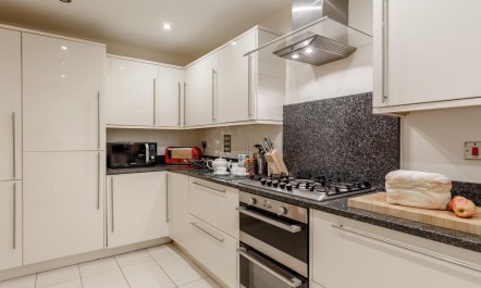 4 Bed in St Columb 8