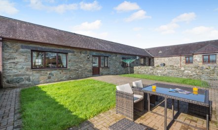 3 Bed in Llanfairpwll 1