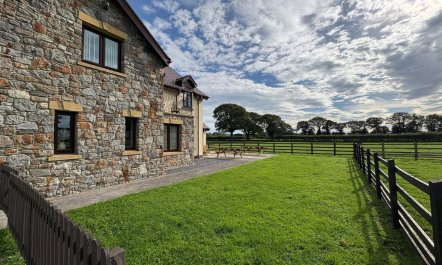 7 Bed in Caerwys
