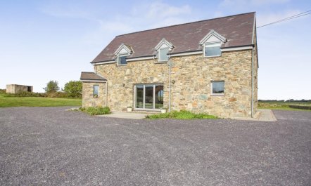4 Bed in Cemaes Bay 6