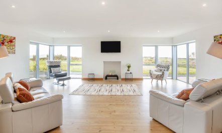 4 Bed in Cemaes Bay
