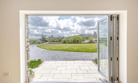 4 Bed in Cemaes Bay 5