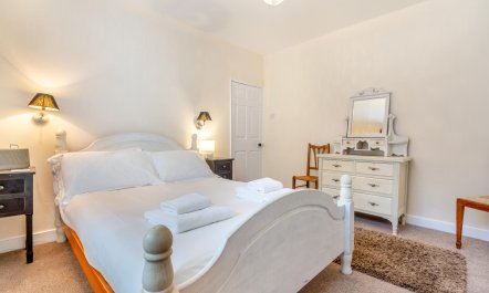 2 Bed in Whitby 9