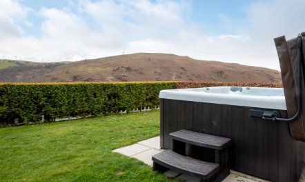 2 Bed in Aberystwyth 1