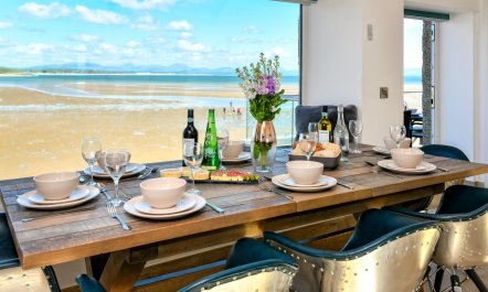 3 Bed in Llanbedrog 3