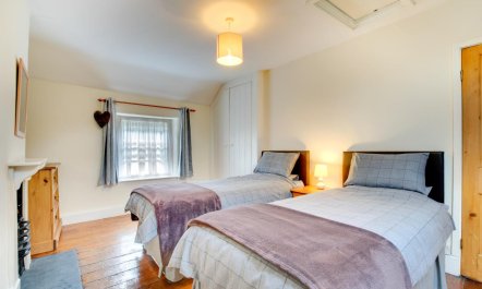 2 Bed in Dolgellau 9