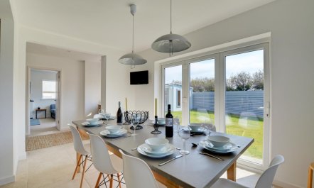 6 Bed in Constantine Bay 8