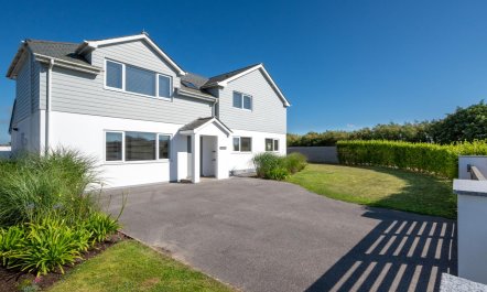 6 Bed in Constantine Bay
