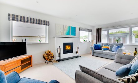 6 Bed in Constantine Bay 1