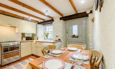 2 Bed in St Davids 1